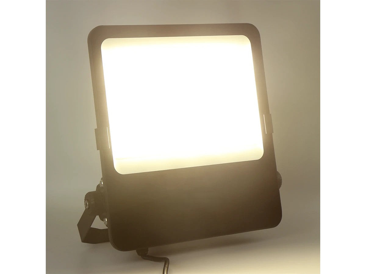 200 Watt LED-Fluter, Industrie-LED-Fluter (4000K, 28000lm, IP66) für Produktion, Parkplätze & Co.