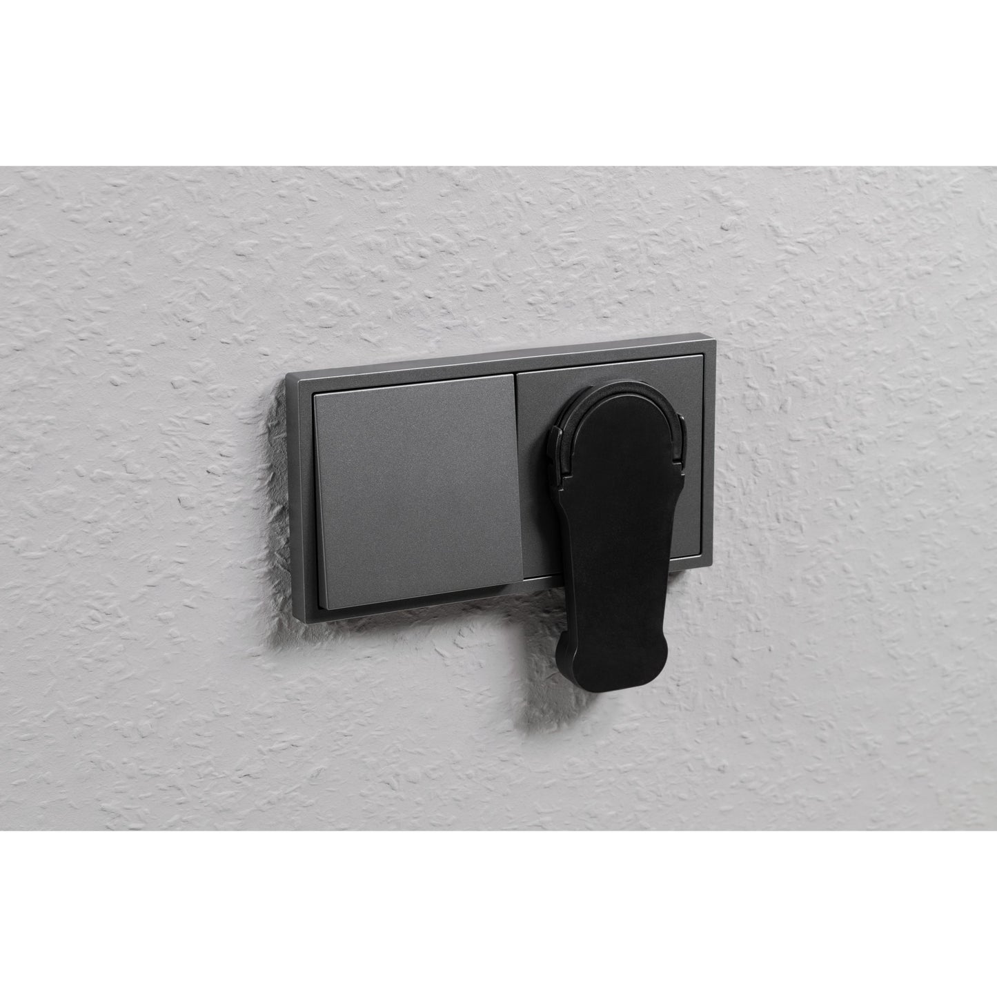 Extra Flacher Wiederanschließbarer Schutzkontakt-Winkelstecker, 250V/16A, Schwarz/Weiß