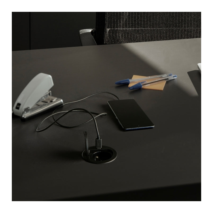 Einbausteckdose mit USB-C, schwarz, 230V AC, 3600W, IP20, Ø72mm, 1,8m Kabel