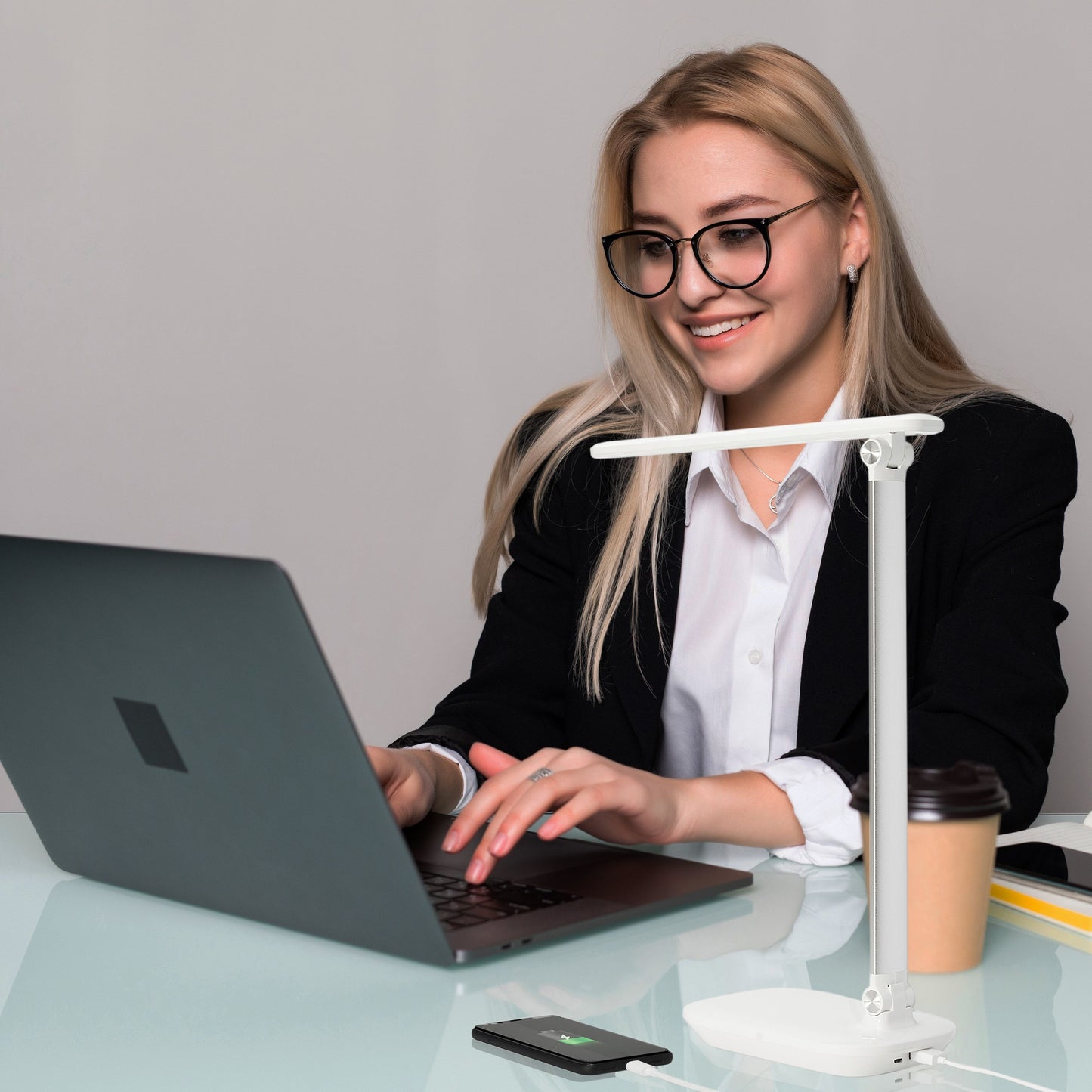 LED Schreibtischlampe dimmbar mit USB Anschluss schwenkbar 3 Lichtfarben weiß