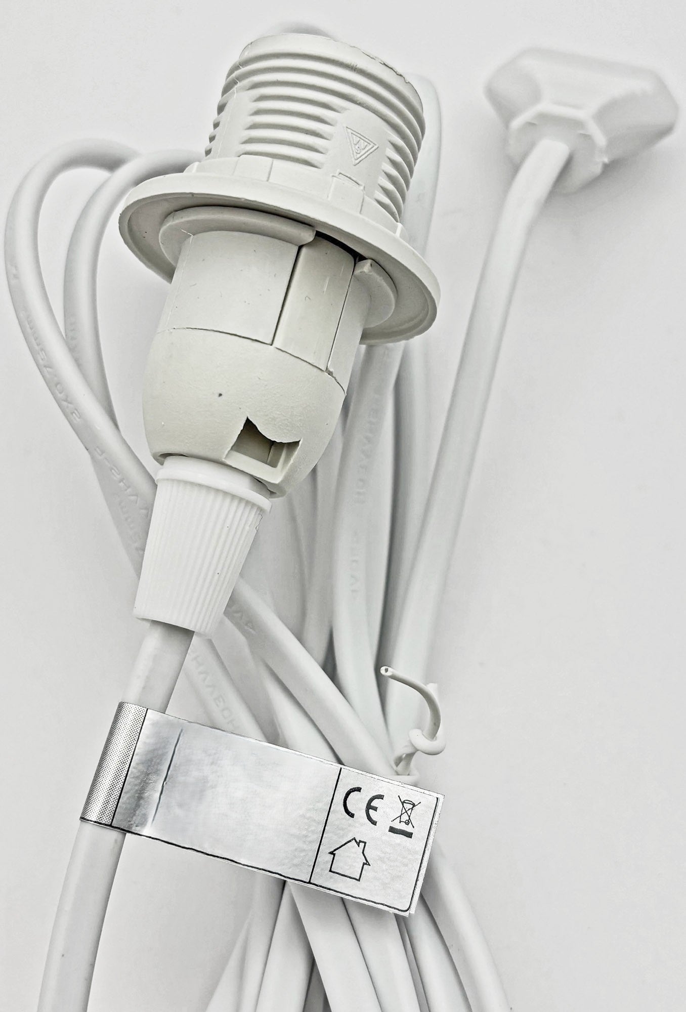 Netzkabel mit Schalter & E14 Fassung – 3,4m weiß – Lampenkabel für DIY Hängelampen, max. 100W, Ø28mm Einbau – 1,4m Stecker + 2m Kabel zur Fassung