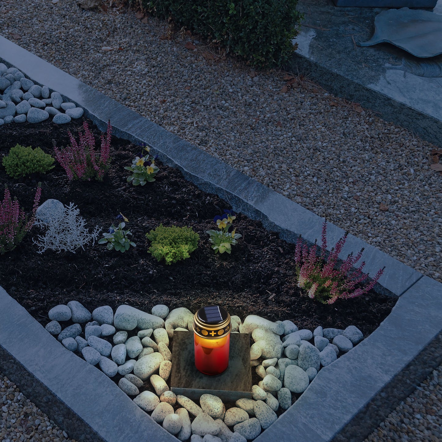 LED Solar-Grablichter in 3 Varianten - Rot, Gelb, Warmweiß, mit Flackereffekt, Timer und Erdspieß